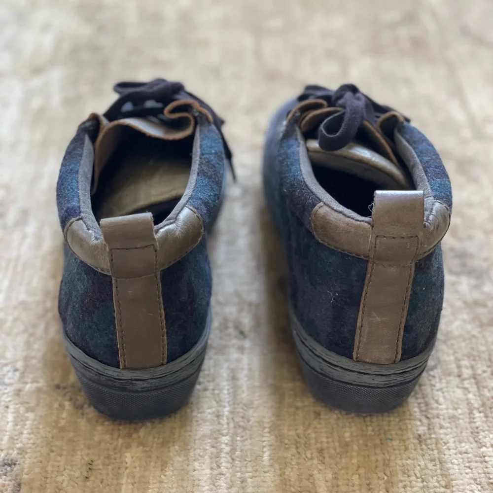 OTBT Green Lake size 7 in Blue Camo. NWOT - Picture 6 of 15